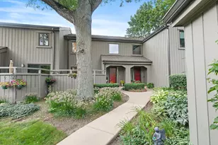 404 Shoreline Rd, Lake Barrington, IL 60010 - Photo 2