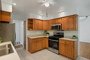 1419 W St James Pl, Arlington Heights, IL 60005 - Photo 8