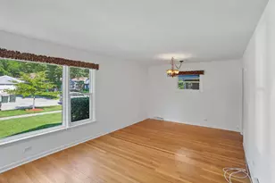 1419 W St James Pl, Arlington Heights, IL 60005 - Photo 6