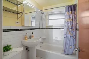 1419 W St James Pl, Arlington Heights, IL 60005 - Photo 14