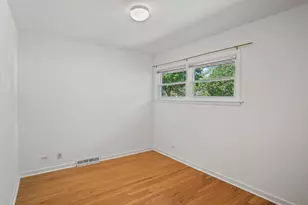 1419 W St James Pl, Arlington Heights, IL 60005 - Photo 12