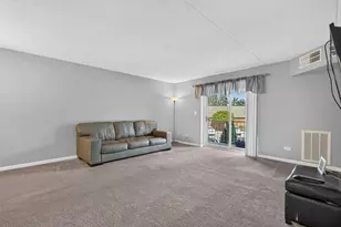 1 Bloomingdale Pl, Bloomingdale, IL 60108 - Photo 4