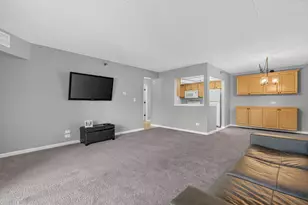 1 Bloomingdale Pl, Bloomingdale, IL 60108 - Photo 6