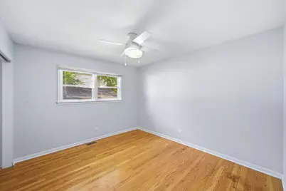 132 E Montana Avenue, Glendale Heights, IL 60139 - Photo 12