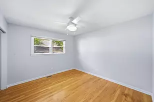 132 E Montana Ave, Glendale Heights, IL 60139 - Photo 12