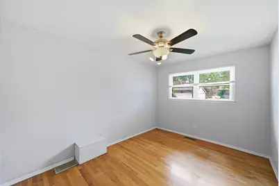132 E Montana Avenue, Glendale Heights, IL 60139 - Photo 8