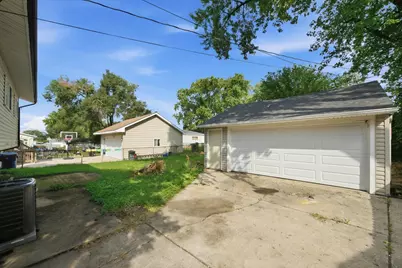132 E Montana Avenue, Glendale Heights, IL 60139 - Photo 18