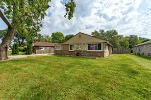 5037 Elm Cir Dr, Oak Lawn, IL 60453 - Photo 2