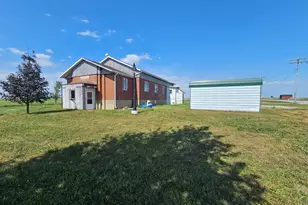 18015 N 2100 E Rd, Pontiac, IL 61764 - Photo 2