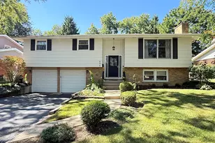 546 S Stuart Ln, Palatine, IL 60067 - Photo 1