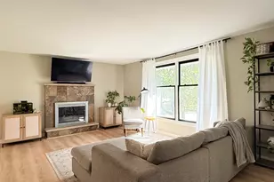 546 S Stuart Ln, Palatine, IL 60067 - Photo 4
