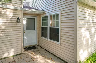 1460 Walden Cir, Aurora, IL 60506 - Photo 4