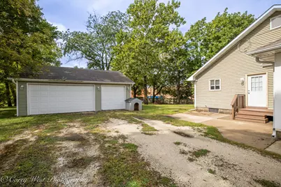 1321 Oakwood Avenue, Dekalb, IL 60115 - Photo 2