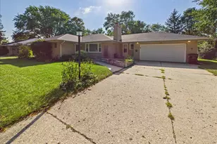 912 Chelsea Ave, Rockford, IL 61107 - Photo 2