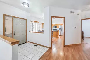 1321 Dancing Bear Ln, Elgin, IL 60120 - Photo 10