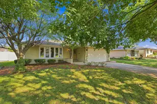 10313 S Cook Ave, Oak Lawn, IL 60453 - Photo 2