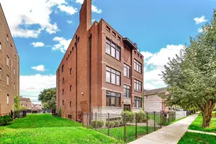 3541 S Prairie Ave, Chicago, IL 60653 - Photo 2
