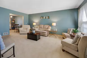 181 W Prairiefield Ave, Cortland, IL 60112 - Photo 12
