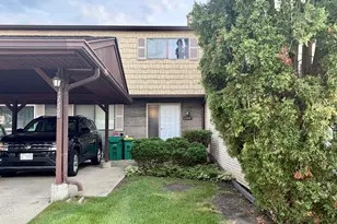 1777 Shoshonee Trail, Wheeling, IL 60090 - Photo 2