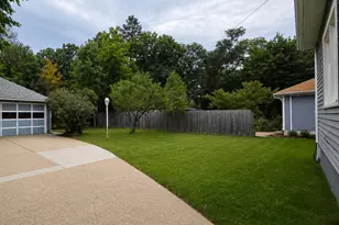 506 Barrett St, Elgin, IL 60120 - Photo 20