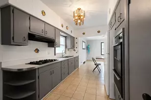 506 Barrett St, Elgin, IL 60120 - Photo 8