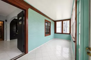 506 Barrett St, Elgin, IL 60120 - Photo 2