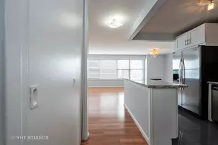 6157 N Sheridan Rd, Chicago, IL 60660 - Photo 2