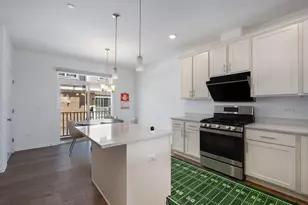 9256 Harlowe Ln, Orland Park, IL 60462 - Photo 6