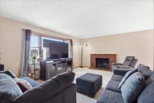 1056 Manchester Ct, South Elgin, IL 60177 - Photo 6