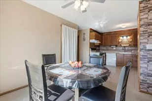 1056 Manchester Ct, South Elgin, IL 60177 - Photo 8