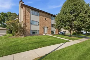 1056 Manchester Ct, South Elgin, IL 60177 - Photo 2