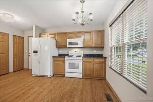 2471 Stoughton Cir, Aurora, IL 60502 - Photo 12