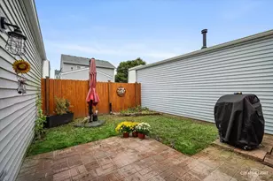 114 Presidential Blvd, Oswego, IL 60543 - Photo 10