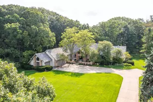 5520 Hilltop Ln, Libertyville, IL 60048 - Photo 1