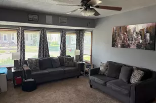 915 N 10th St, Rochelle, IL 61068 - Photo 6