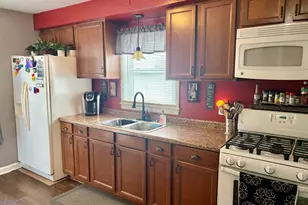 915 N 10th St, Rochelle, IL 61068 - Photo 12