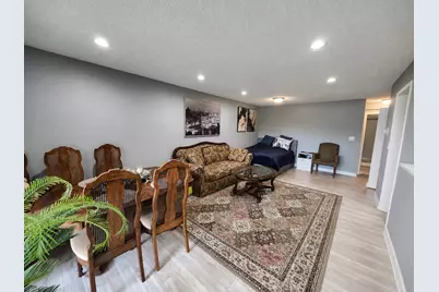 4 Parkside Court #3, Vernon Hills, IL 60061 - Photo 4