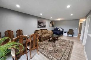 4 Parkside Ct, Vernon Hills, IL 60061 - Photo 4