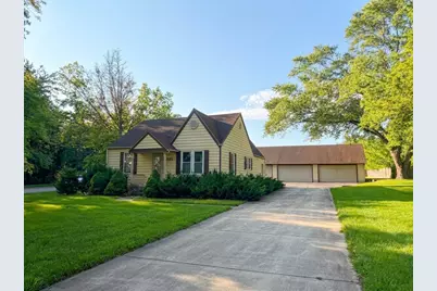925 W Spring Street, South Elgin, IL 60177 - Photo 1