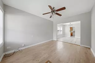 9516 S Yale Ave, Chicago, IL 60628 - Photo 16