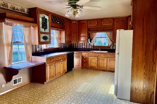 2329 11th St, Peru, IL 61354 - Photo 6