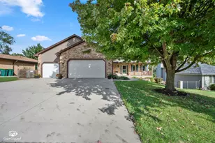 406 Garden Terrace, Shorewood, IL 60404 - Photo 1
