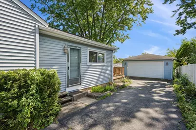 419 E Fullerton Avenue, Glendale Heights, IL 60139 - Photo 2