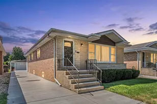 6820 N Sauganash Ave, Chicago, IL 60646 - Photo 1