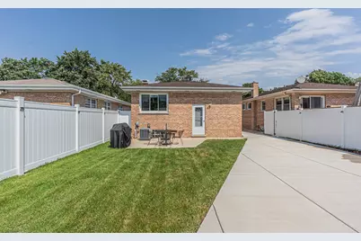 6820 N Sauganash Avenue, Chicago, IL 60646 - Photo 32