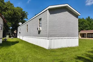 127 Pickwick Dr, Gardner, IL 60424 - Photo 4