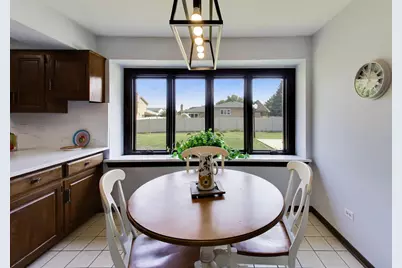 6723 Kingswood Road, Willowbrook, IL 60527 - Photo 12