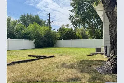219 E 168th Place E, South Holland, IL 60473 - Photo 14