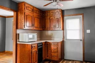 1009 Holiday Dr, Champaign, IL 61821 - Photo 10