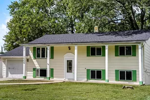 1009 Holiday Dr, Champaign, IL 61821 - Photo 2